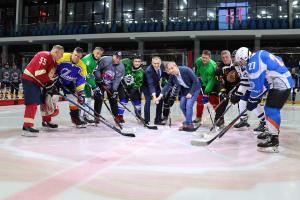17 предприятий Тульской области участвуют в турнире по хоккею.