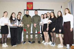 В Суворовском районе состоялась встреча школьников с участниками СВО, прибывшими в отпуск .