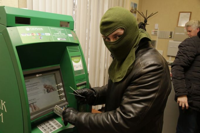 За сутки мошенники ограбили 7 туляков на 2,2 миллиона рублей