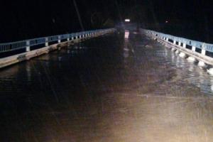  За тем, чтобы затопленный мост в Тульской области не испортил жизнь людям, следит прокуратура.