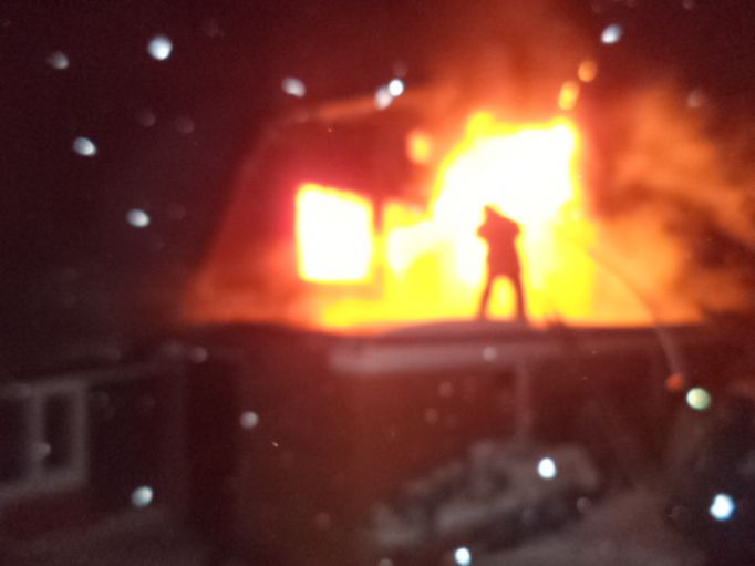 В Щекинском районе накануне вечером выгорел дом