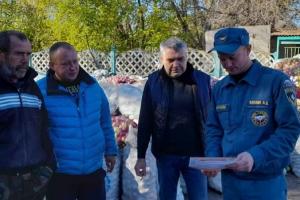 Спасатели объясняли жителям Чернского района, как обезопасить себя и жилье в холода.