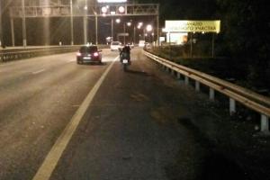 В Тульской области мотоциклист насмерть сбил пешехода.