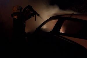 Ночью на улице Вересаева пожарные тушили "BMW" и "Mercedes".