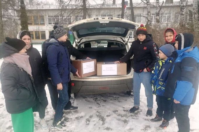 Школьники и педагоги Ефремова собирают посылки для участников СВО 