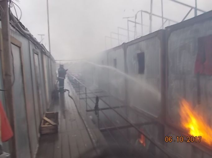 Утром в Киреевске загорелись строительные вагончики