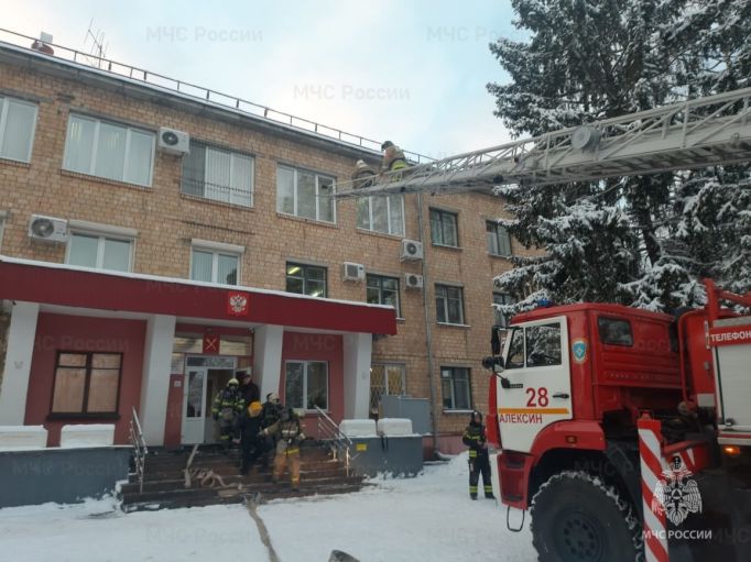 20 человек эвакуировали из-за условного пожара в администрации Алексина