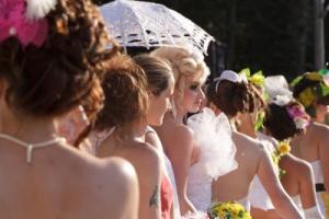 День семьи, любви и верности Тула отметила парадом невест.