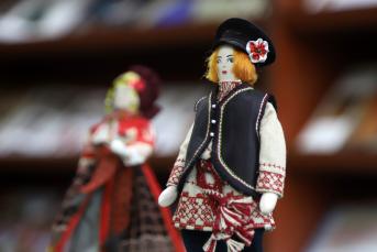 Выставка куколок-скелетцев и комодных кукол