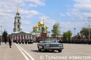 В Туле начался военный парад.