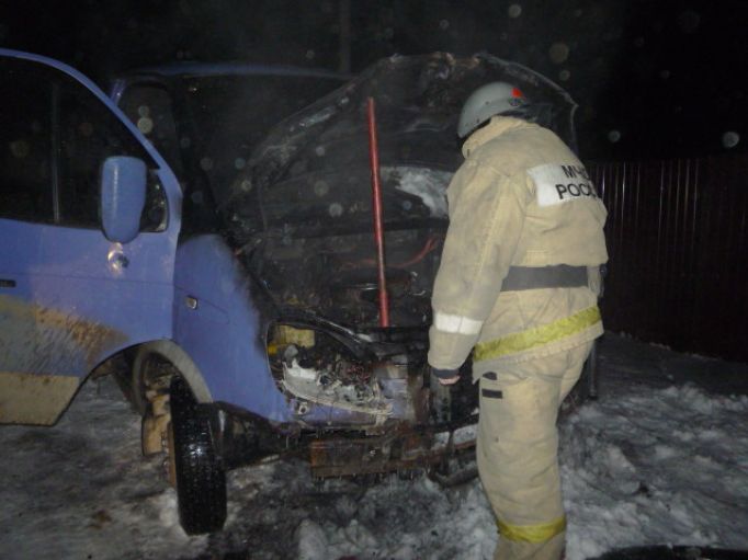 В Чернском районе пятеро пожарных тушили горящую "Газель" 