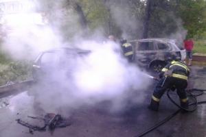 Ночью на улице Комсомольской в Новомосковске загорелись  три иномарки.