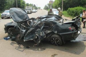 В Ефремове погиб водитель врезавшейся в столб машины.