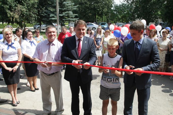 Владимир Груздев открыл в поселке Волово многофункциональный центр