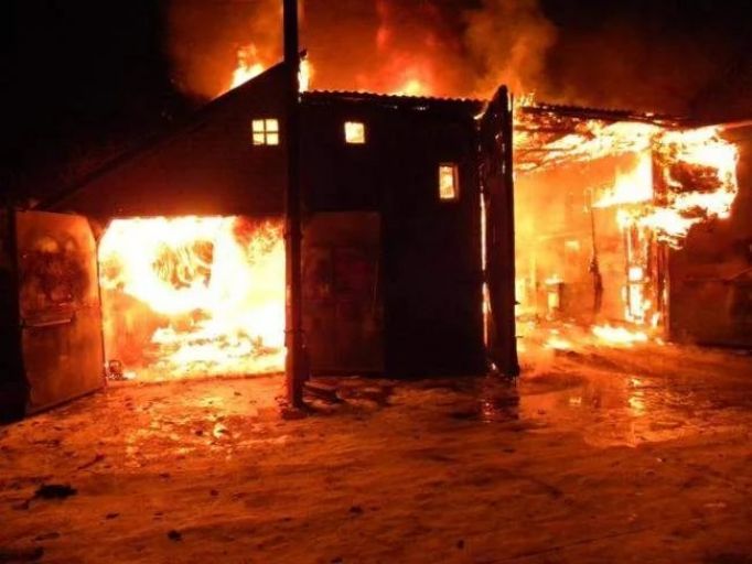 В Заокском районе сгорел гараж