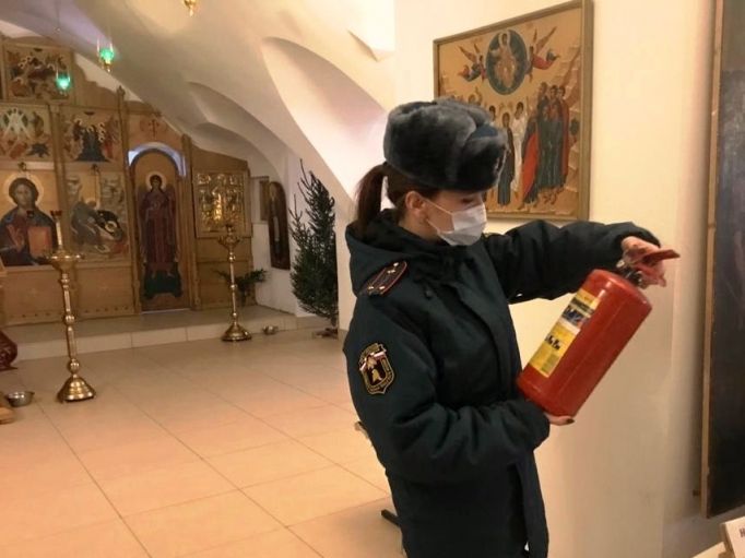 Сотрудники МЧС проверяют пожарную безопасность храмов Тульской области