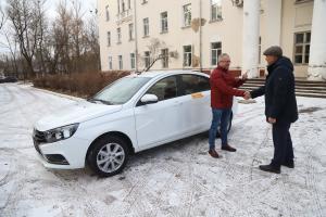 ЕВРАЗ приобрел новый автомобиль для тульской городской больницы.