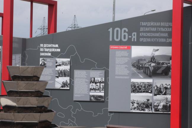 Туляки и гости оружейной столицы осмотрели новую выставку о боевом пути 106-й дивизии.
