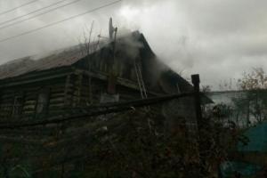 В Алексинском округе из-за замыкания вспыхнул чердак.