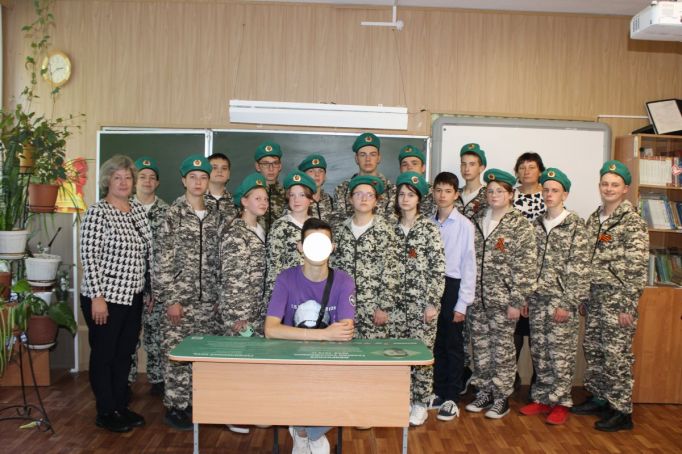 В Чернской школе юнармейцы встретились с выпускником – воином СВО