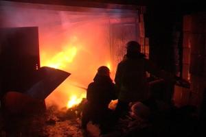 В Туле сгорели три гаража.