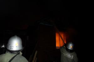 В среду ночью в Суворовском районе тушили дом.