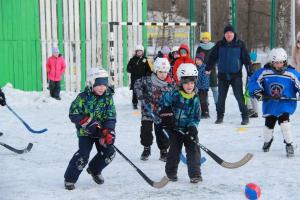 В Тульской области школьники участвуют в турнире по хоккею в валенках.