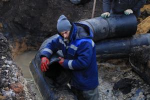 Закончился ремонт водовода в Новомосковске .