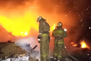 Ночью в Щекинском районе сгорело два дома.