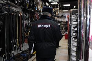 В Новомосковске мужчина украл одежду на 8 тысяч рублей.