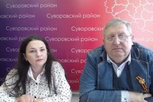 Глава администрации Суворовского района в онлайн-режиме рассказал о военной службе по контракту.