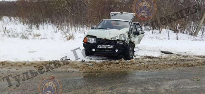 В Чернском районе водитель «девятки» пострадал в столкновении с LADA