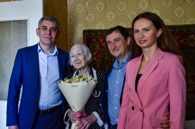 Тульскую фронтовичку поздравили со 100-летием