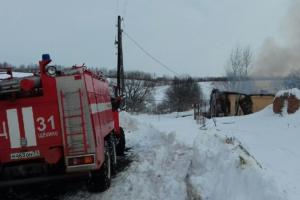 В Щекинском районе пожар уничтожил кровлю дома .
