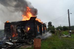В Суворовском районе сгорел дачный дом.