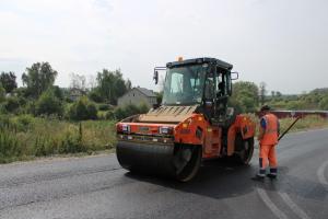 Туляки восстанавливают дороги в Мариуполе.