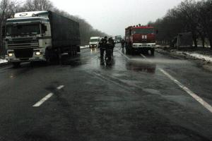 Грузовики Scania и DAF не поделили дорогу.