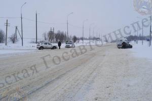 Один человек пострадал в столкновении KIA и Renault в Алексинском районе.