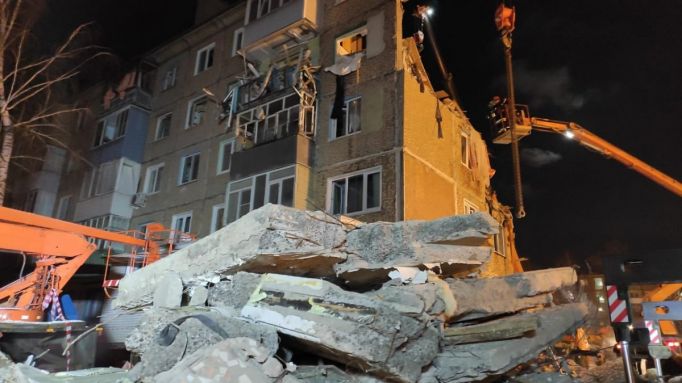 В Ефремове спасатели разобрали половину завалов после обрушения подъезда