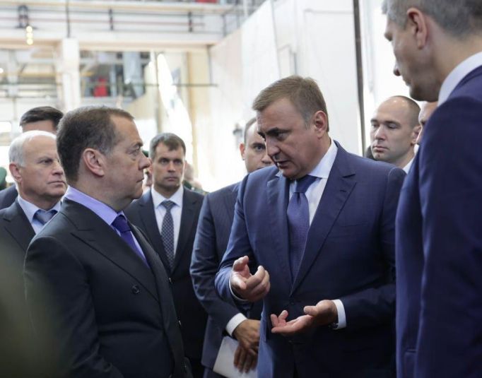 Дмитрий Медведев посетил тульские оборонные предприятия