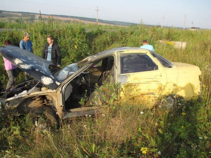 В Тульской области 17-летний водитель не справился с управлением и погиб на месте 
