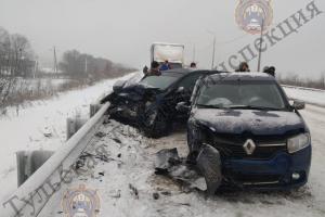 Два человека пострадали на трассе «Лапотково - Ефремов».