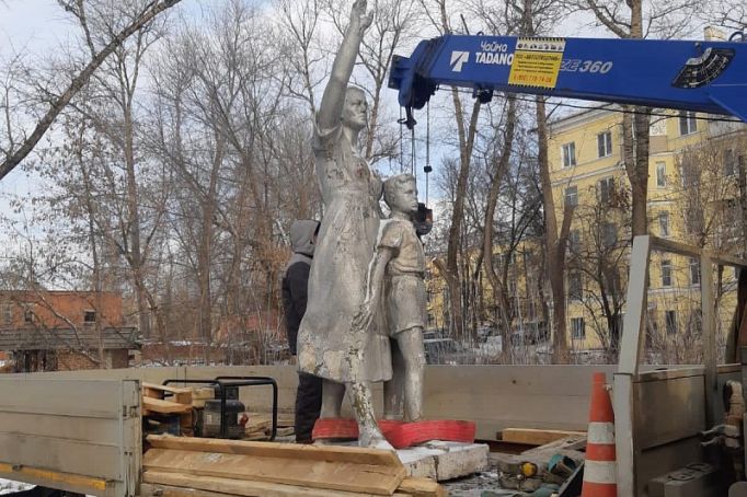 Скульптуру «Встречающие» в Пролетарском округе Тулы отреставрируют