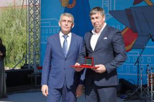 В День города заслуженных туляков наградил Дмитрий Миляев.