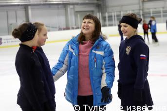 Тренировка команды по синхронному катанию на коньках «Танаис»
