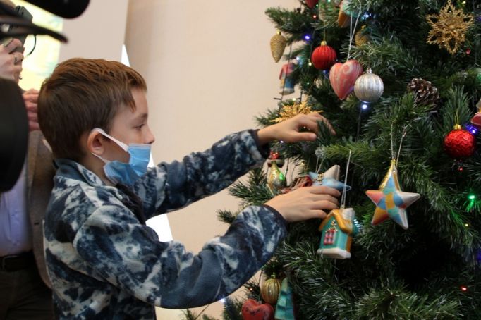 Депутаты облдумы устроили новогодний праздник для пациентов Тульской детской областной больницы