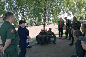 В Арсеньевском районе жителям рассказывают о прохождении службы по контракту.