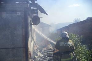 В Щекино огонь полностью уничтожил мансарду дома.