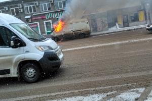 На улице Советской в Туле горит автомобиль .