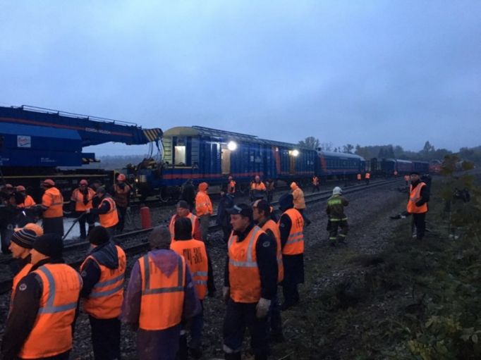 На месте схождения поезда в Воловском районе продолжаются аварийно-восстановительные работы